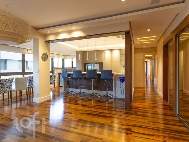 Apartamento com 221m², 3 dormitórios, 2 suítes, 3 vagas, Bela Vista em Porto Alegre