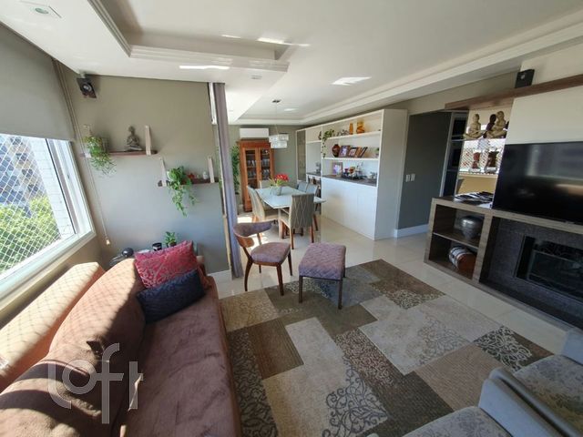 Apartamento com 105m², 2 dormitórios, 1 suíte, 2 vagas, Petrópolis em Porto Alegre