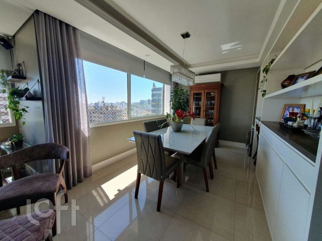 Apartamento com 105m², 2 dormitórios, 1 suíte, 2 vagas, Petrópolis em Porto Alegre