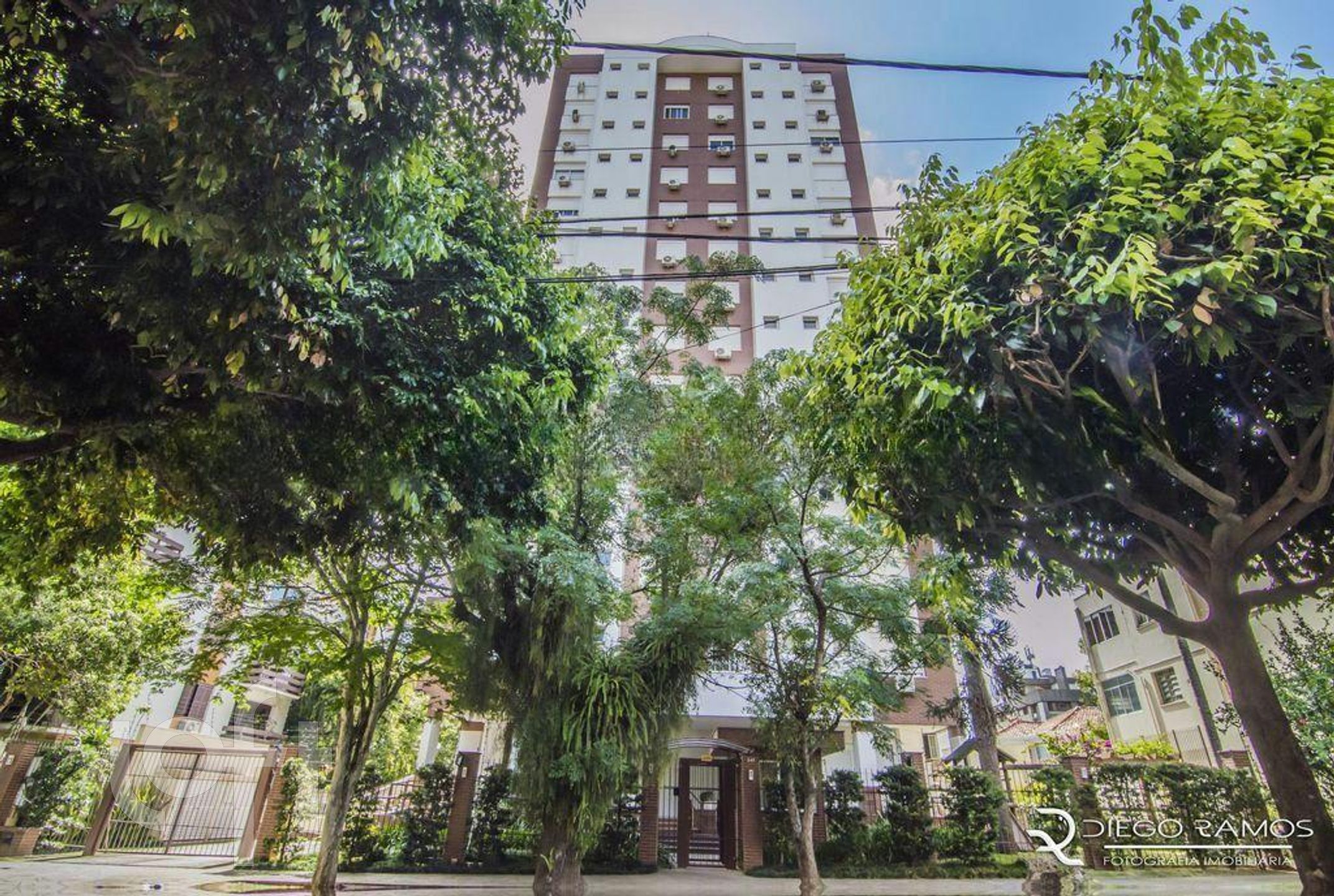 Apartamento com 105m², 2 dormitórios, 1 suíte, 2 vagas, Petrópolis em Porto Alegre