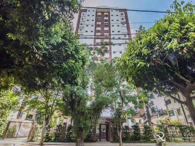 Apartamento com 105m², 2 dormitórios, 1 suíte, 2 vagas, Petrópolis em Porto Alegre