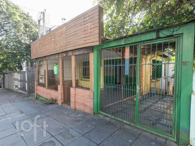 Casa com 280m², 3 dormitórios, 3 vagas, Petrópolis em Porto Alegre