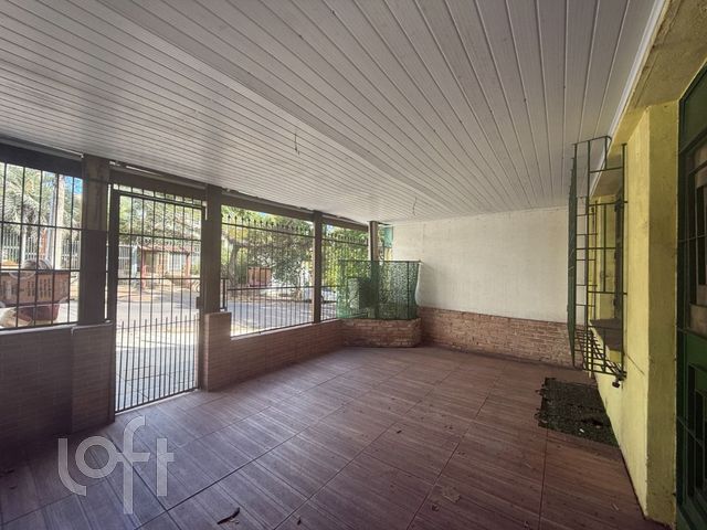 Casa com 280m², 3 dormitórios, 3 vagas, Petrópolis em Porto Alegre