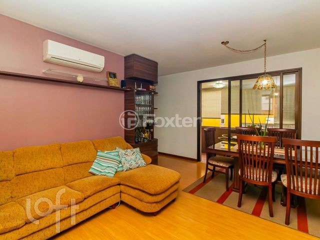 Apartamento com 96m², 3 dormitórios, 1 suíte, 2 vagas, Jardim Botânico em Porto Alegre
