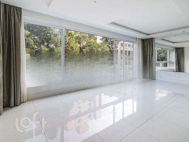 Apartamento com 112m², 3 dormitórios, 3 suítes, 2 vagas, Petrópolis em Porto Alegre