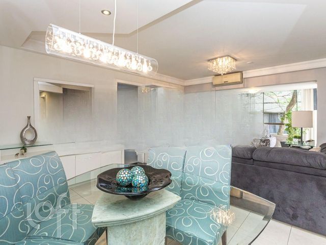 Apartamento com 150m², 3 dormitórios, 1 suíte, 2 vagas, Petrópolis em Porto Alegre