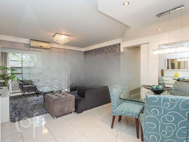 Apartamento com 150m², 3 dormitórios, 1 suíte, 2 vagas, Petrópolis em Porto Alegre