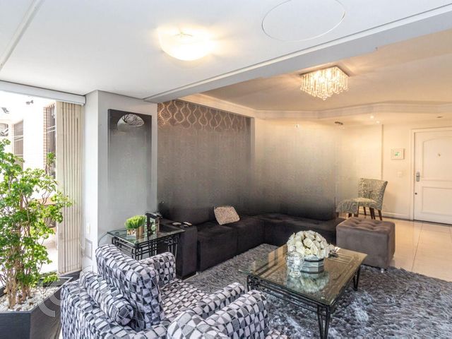 Apartamento com 150m², 3 dormitórios, 1 suíte, 2 vagas, Petrópolis em Porto Alegre