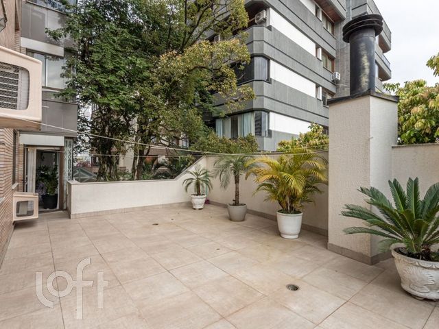 Apartamento com 150m², 3 dormitórios, 1 suíte, 2 vagas, Petrópolis em Porto Alegre
