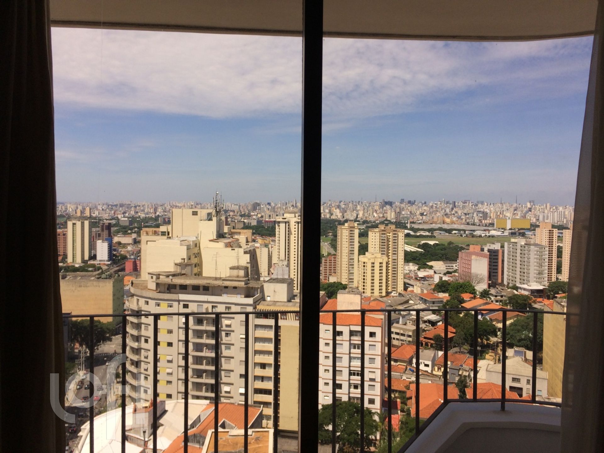 Apartamento à venda com 4 quartos, 211m² - Foto 2