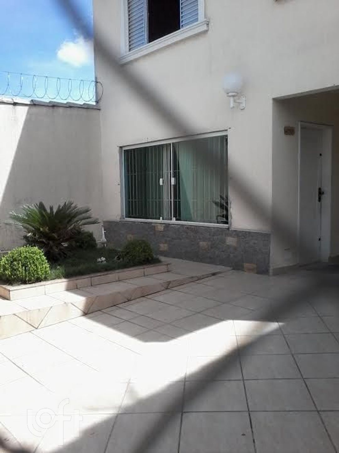 Casa à venda com 4 quartos, 258m² - Foto 2