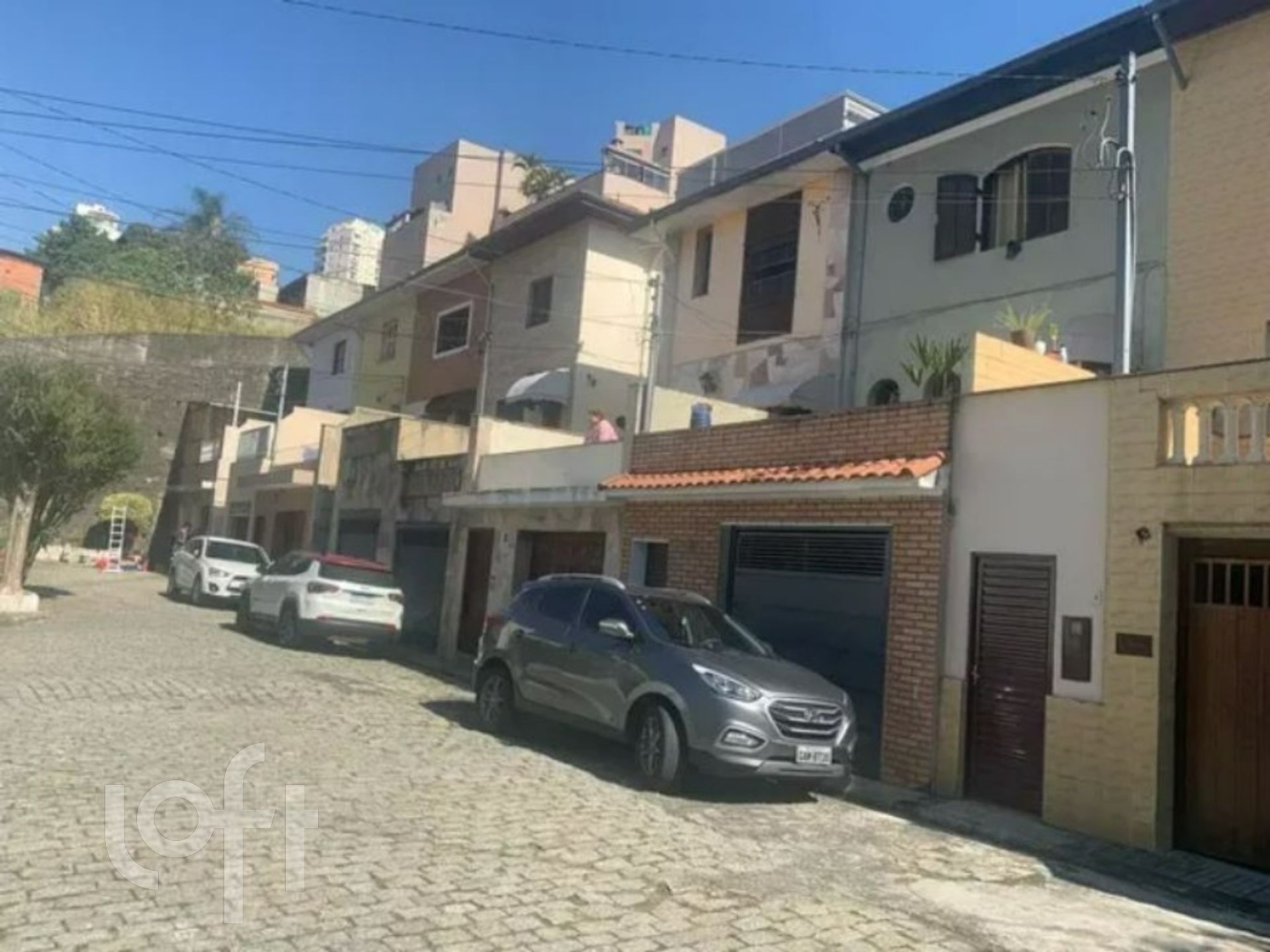 Casa à venda com 4 quartos, 200m² - Foto 1