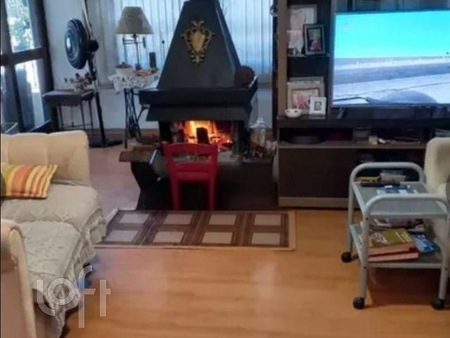 Casa com 360m², 5 dormitórios, 3 vagas, Três Figueiras em Porto Alegre