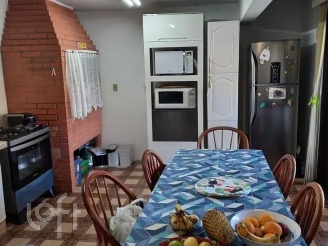 Casa com 360m², 5 dormitórios, 3 vagas, Três Figueiras em Porto Alegre