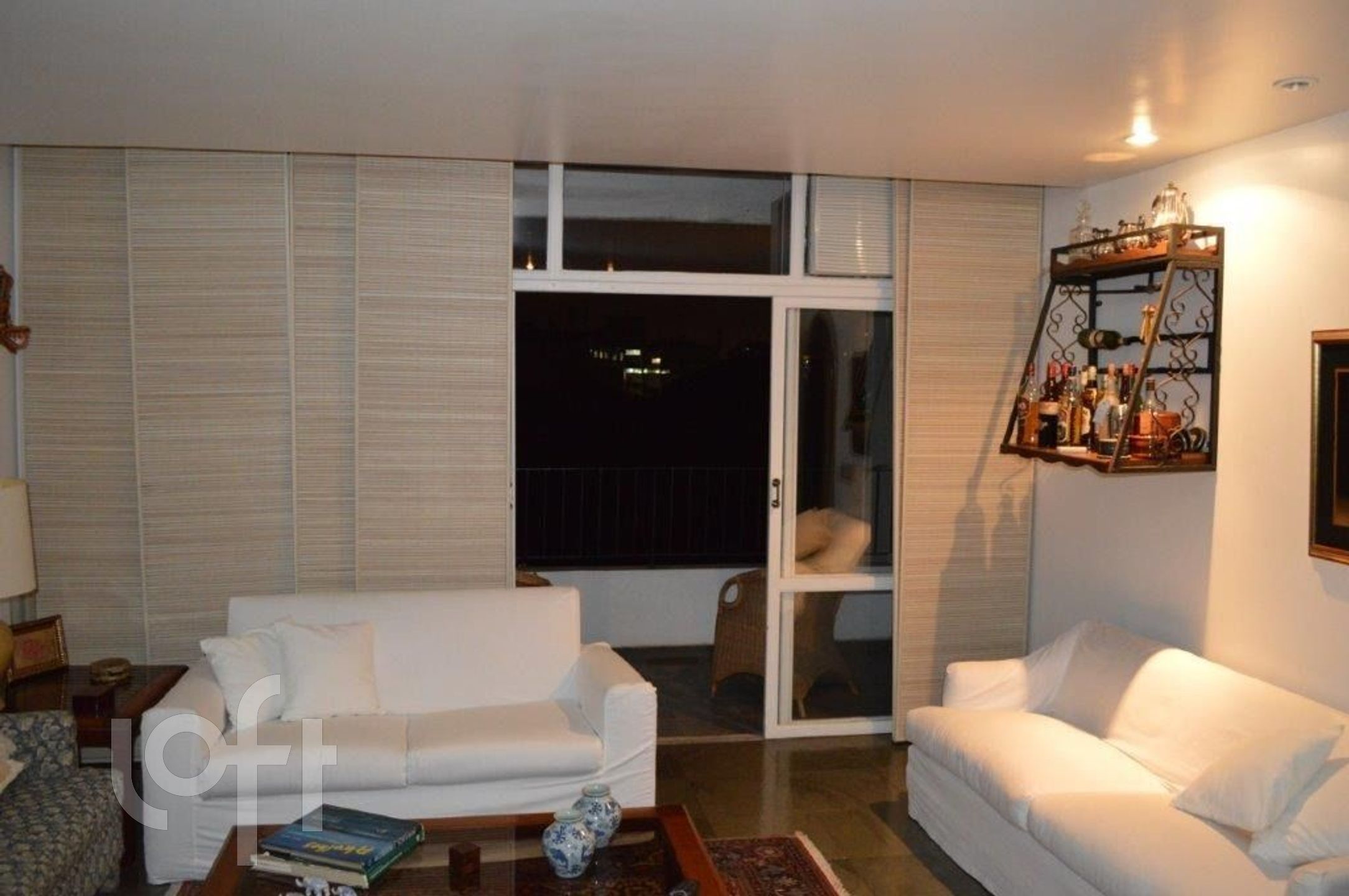 Apartamento à venda com 3 quartos, 135m² - Foto 2