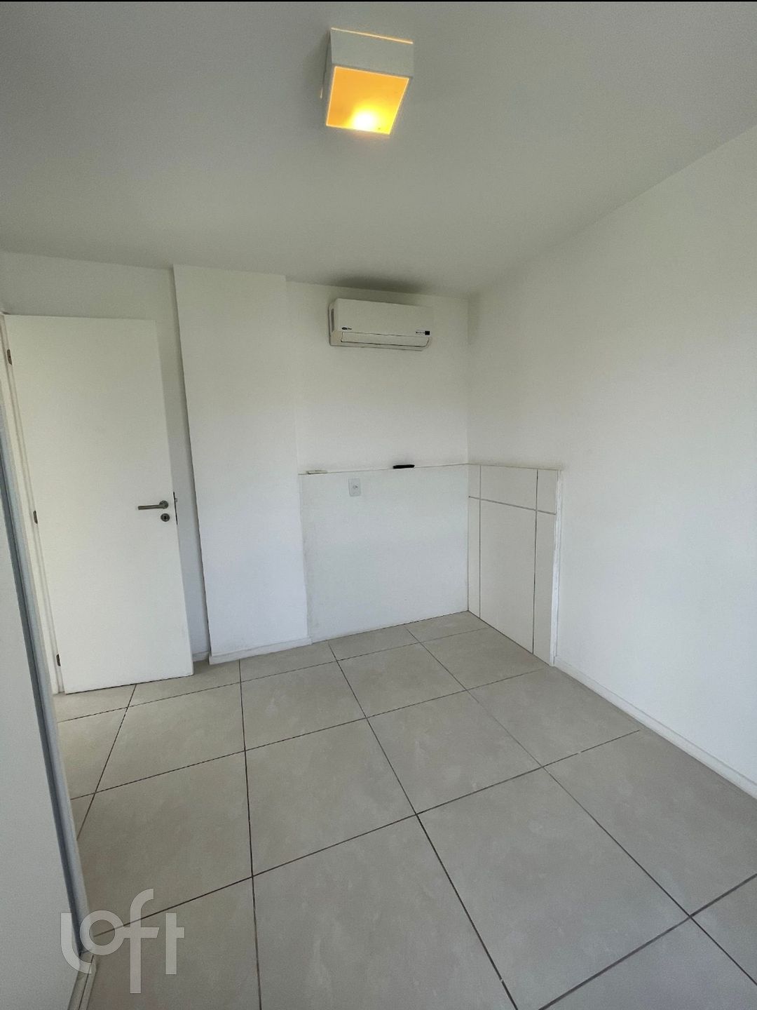 Apartamento à venda com 3 quartos, 139m² - Foto 2