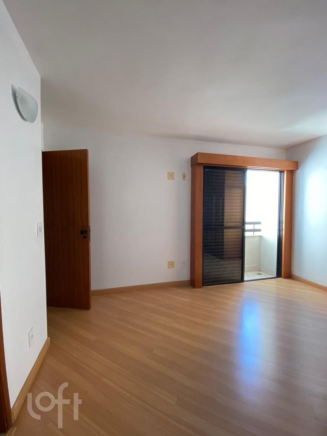 Apartamento à venda com 3 quartos, 107m² - Foto 1