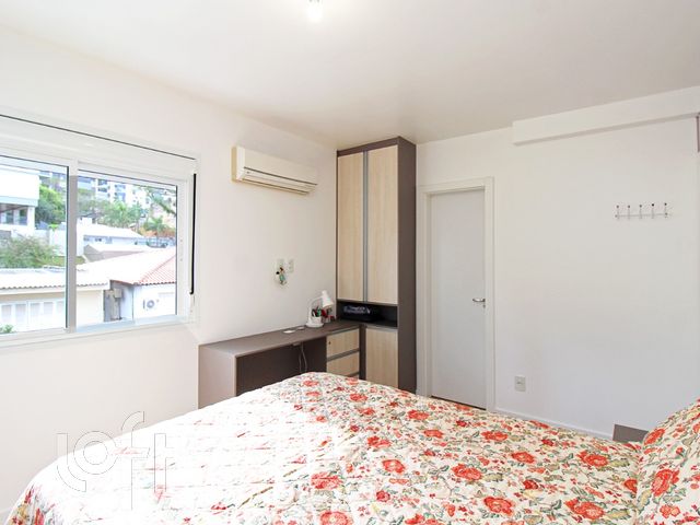 Apartamento com 65m², 2 dormitórios, 1 suíte, 2 vagas, Higienópolis em Porto Alegre