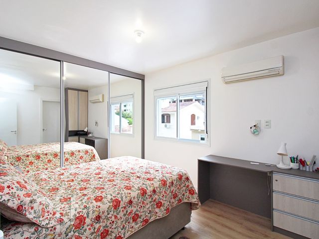 Apartamento com 65m², 2 dormitórios, 1 suíte, 2 vagas, Higienópolis em Porto Alegre