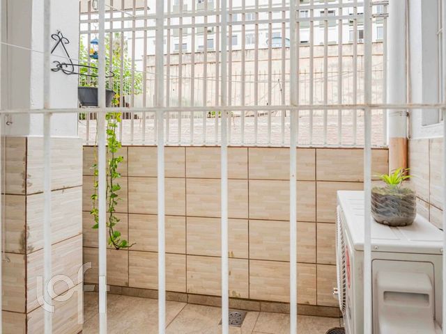 Apartamento com 64m², 2 dormitórios, 1 vaga, Menino Deus em Porto Alegre