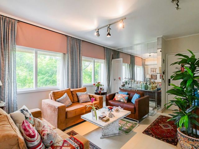 Apartamento com 109m², 3 dormitórios, 1 suíte, 1 vaga, Rio Branco em Porto Alegre