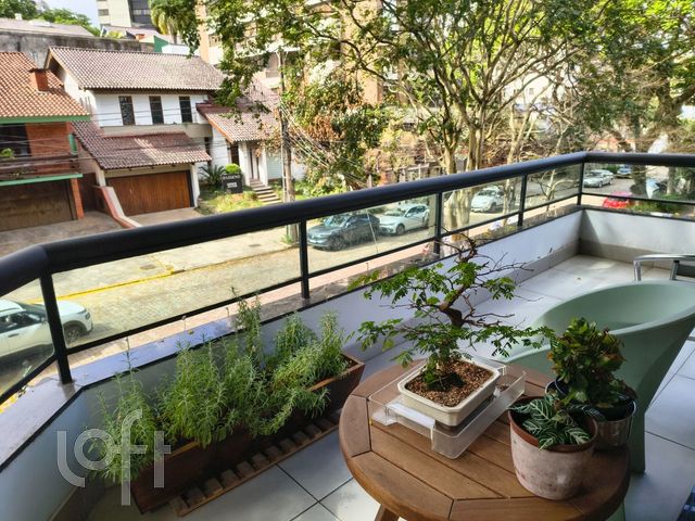 Apartamento com 182m², 4 dormitórios, 1 suíte, 2 vagas, Bela Vista em Porto Alegre