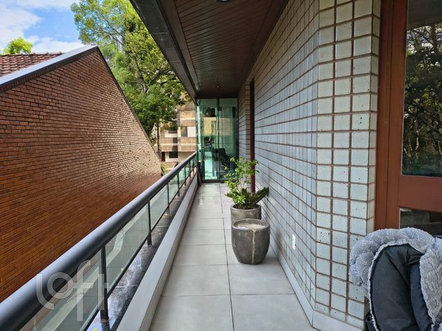 Apartamento com 182m², 4 dormitórios, 1 suíte, 2 vagas, Bela Vista em Porto Alegre