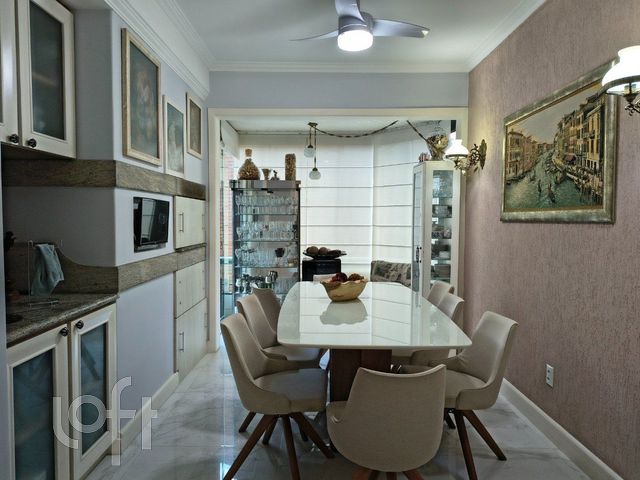 Apartamento com 182m², 4 dormitórios, 1 suíte, 2 vagas, Bela Vista em Porto Alegre