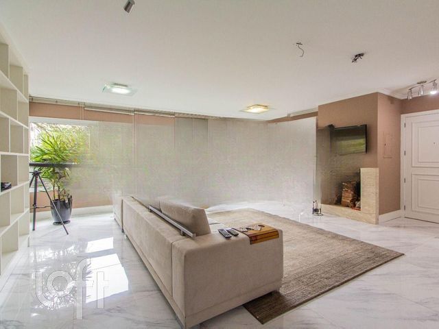 Apartamento com 135m², 3 dormitórios, 1 suíte, 2 vagas, Higienópolis em Porto Alegre