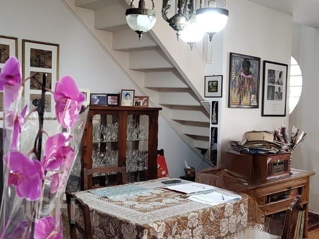 Casa com 100m², 2 dormitórios, 1 vaga, Rio Branco em Porto Alegre