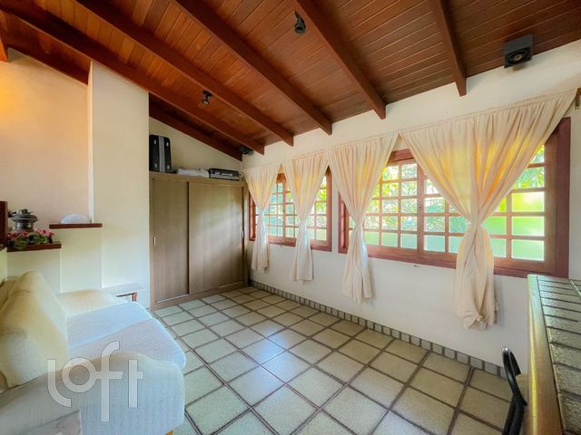 Casa com 360m², 3 dormitórios, 1 suíte, 3 vagas, Chácara das Pedras em Porto Alegre