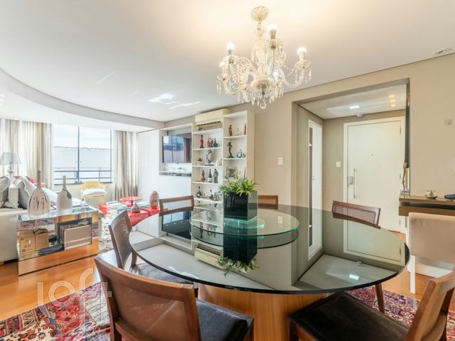 Apartamento com 123m², 3 dormitórios, 1 suíte, 2 vagas, Auxiliadora em Porto Alegre