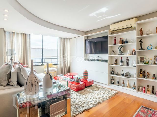 Apartamento com 123m², 3 dormitórios, 1 suíte, 2 vagas, Auxiliadora em Porto Alegre