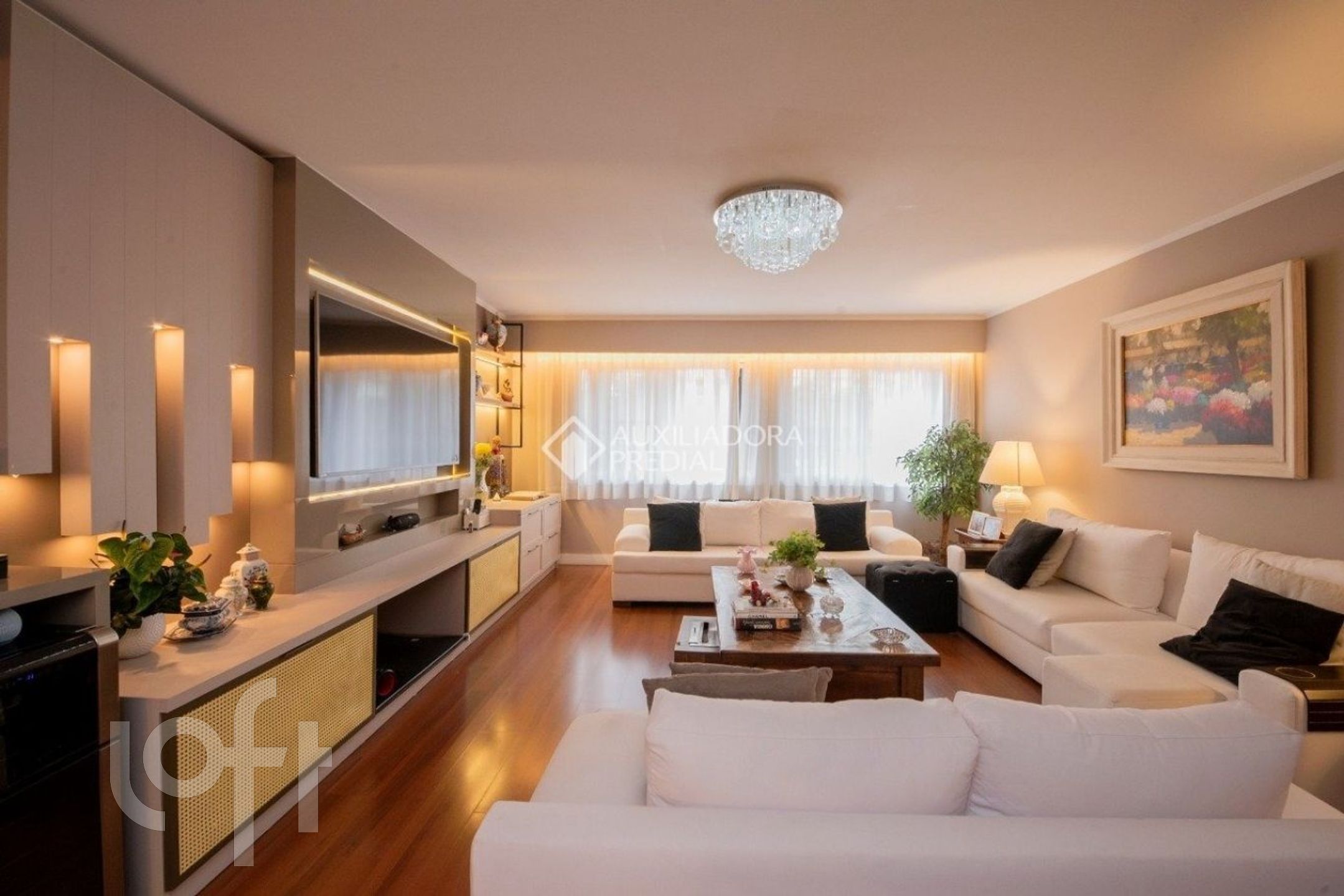 Apartamento com 240m², 3 dormitórios, 1 suíte, 2 vagas, Petrópolis em Porto Alegre