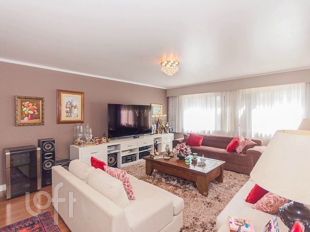Apartamento com 240m², 3 dormitórios, 1 suíte, 2 vagas, Petrópolis em Porto Alegre