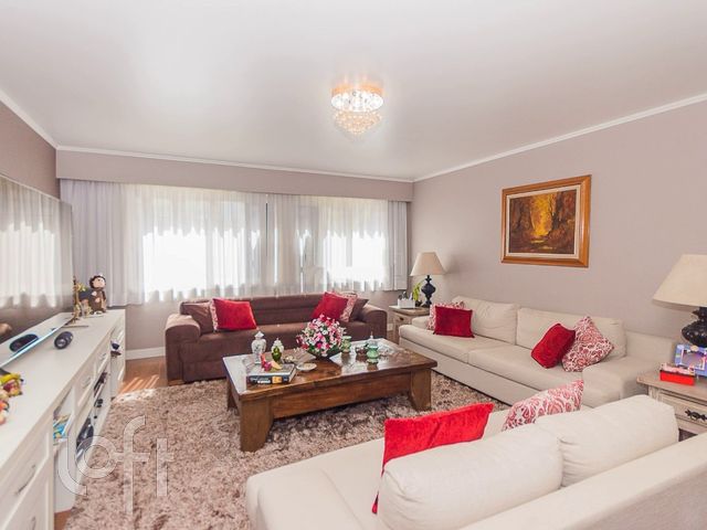 Apartamento com 240m², 3 dormitórios, 1 suíte, 2 vagas, Petrópolis em Porto Alegre
