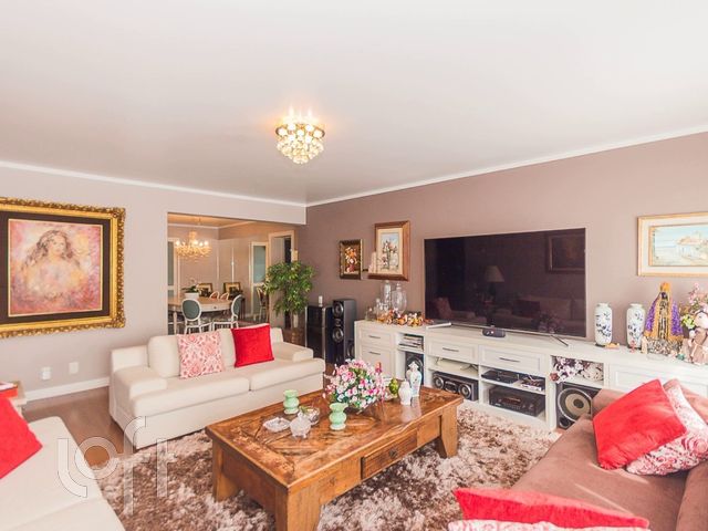 Apartamento com 240m², 3 dormitórios, 1 suíte, 2 vagas, Petrópolis em Porto Alegre