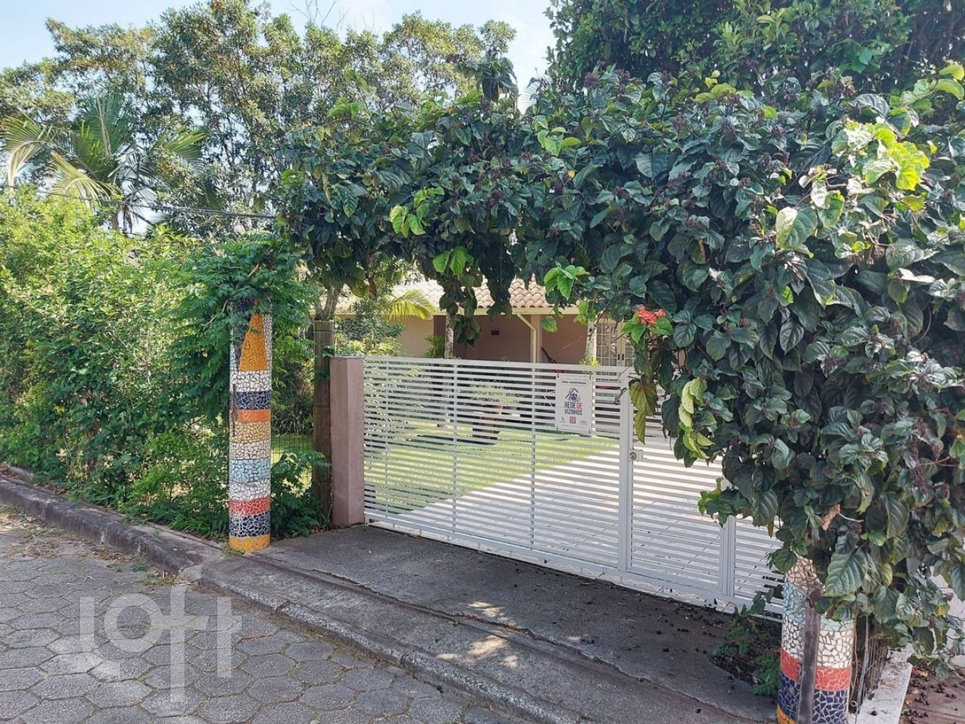 Casa à venda em Campeche Central com 162 m², 4 quartos, 1 suíte, 3 vagas