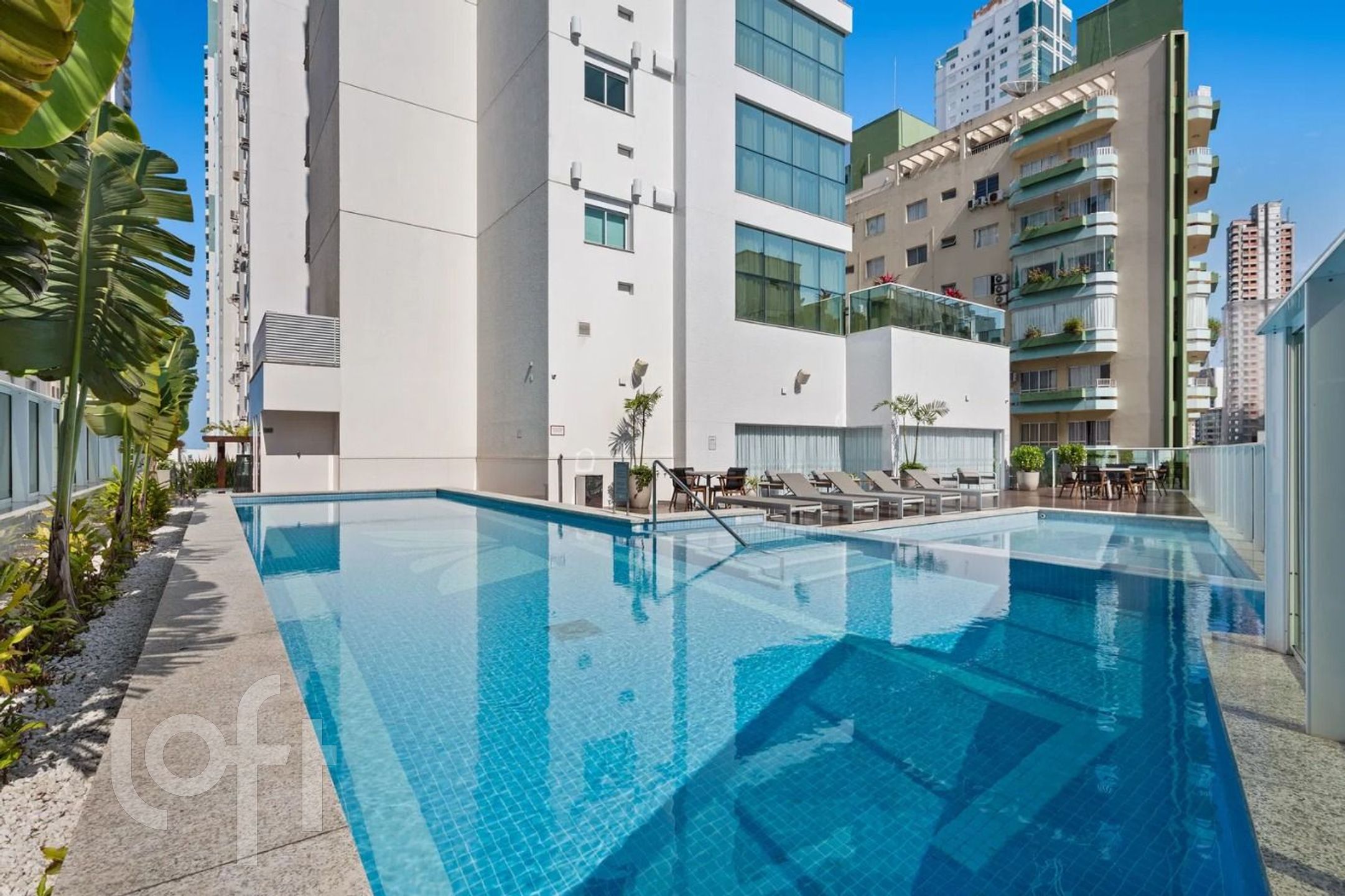 Apartamentos com 140m², 3 quartos, 1 suíte, 3 garagens, no bairro Centro em Balneário Camboriú