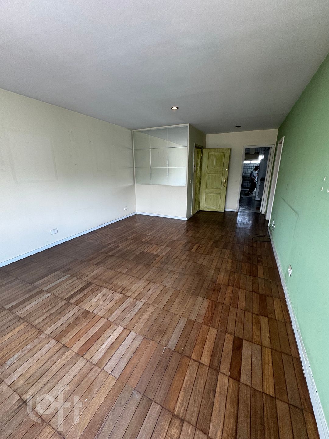 Apartamento à venda com 3 quartos, 113m² - Foto 2