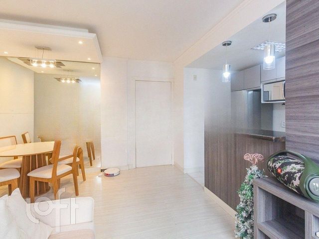 Apartamento com 70m², 2 dormitórios, 1 suíte, 1 vaga, Vila Ipiranga em Porto Alegre