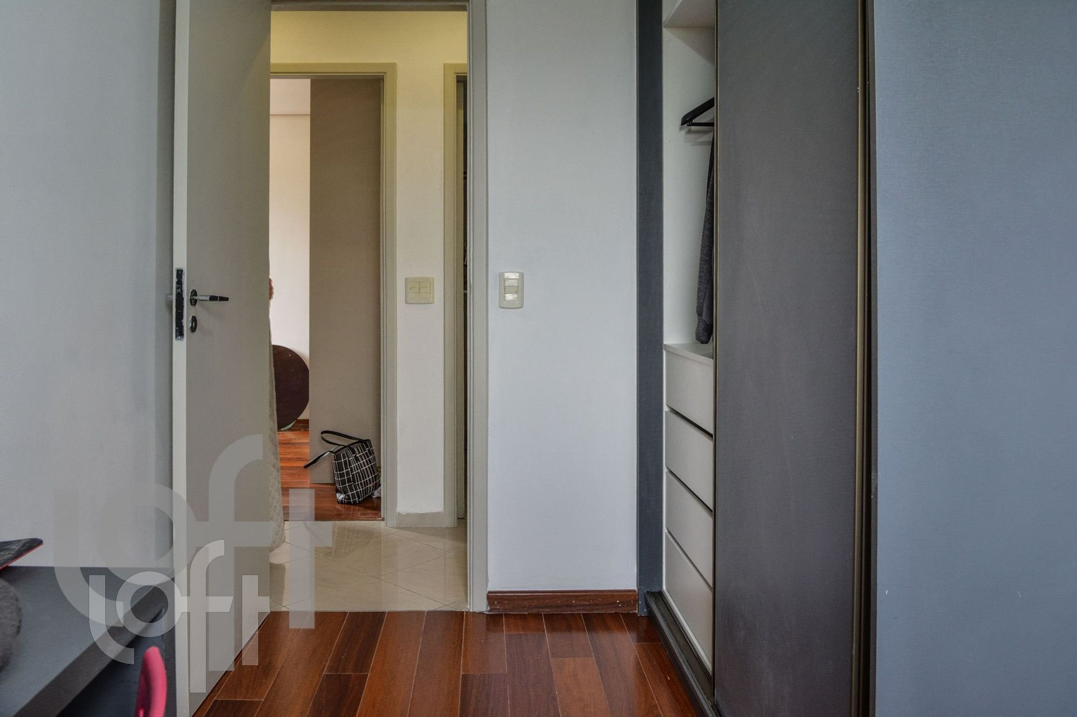 Apartamento à venda com 4 quartos, 198m² - Foto 9