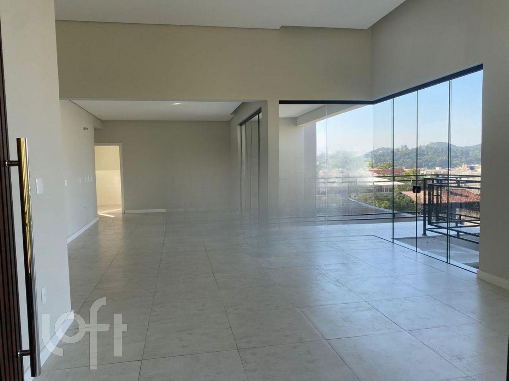 Casa à venda em Nações com 215 m², 3 quartos, 3 suítes, 3 vagas