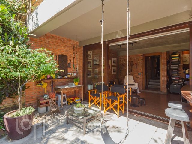 Casa com 283m², 3 dormitórios, 1 suíte, 3 vagas, Cristo Redentor em Porto Alegre