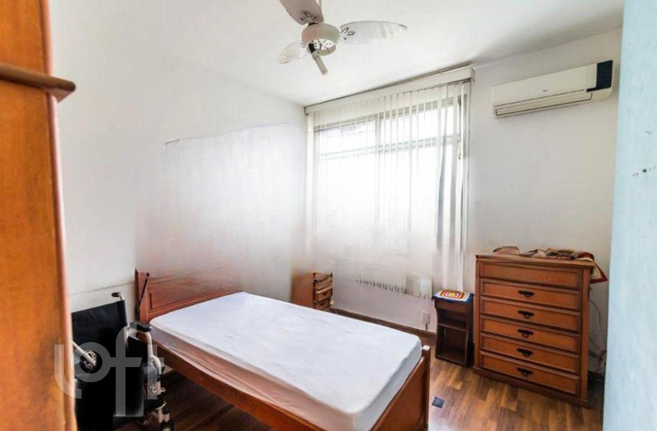 Apartamento à venda com 4 quartos, 156m² - Foto 2