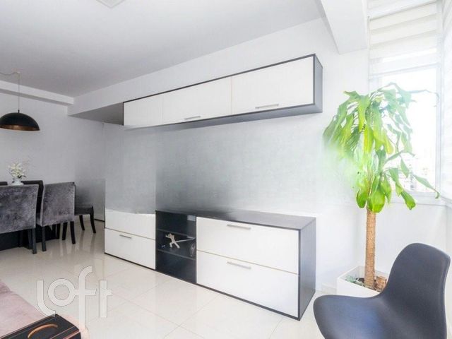 Apartamento com 70m², 2 dormitórios, 1 suíte, 2 vagas, Higienópolis em Porto Alegre