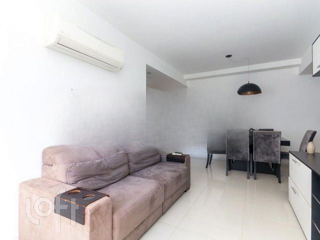 Apartamento com 70m², 2 dormitórios, 1 suíte, 2 vagas, Higienópolis em Porto Alegre