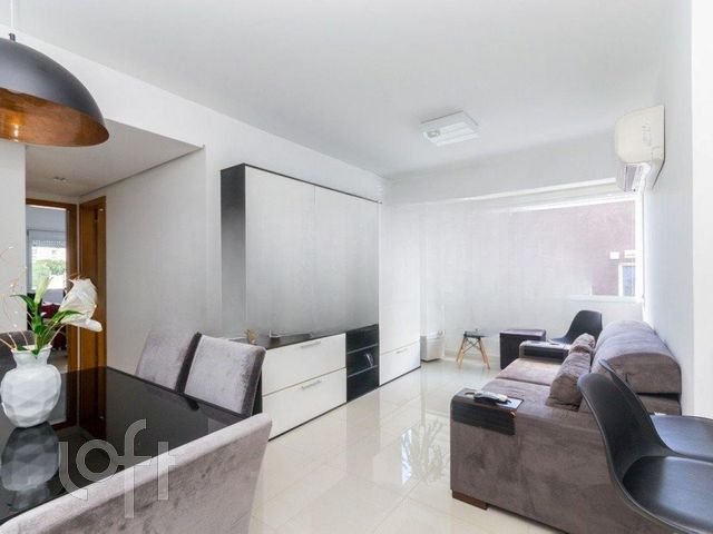 Apartamento com 70m², 2 dormitórios, 1 suíte, 2 vagas, Higienópolis em Porto Alegre