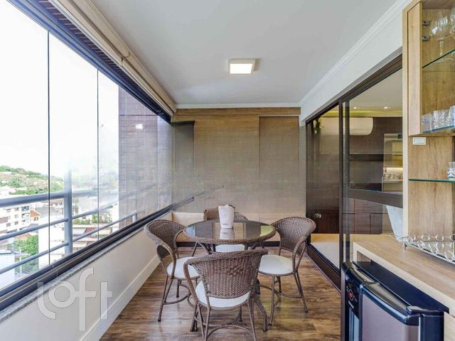 Apartamento com 125m², 3 dormitórios, 2 vagas, Menino Deus em Porto Alegre