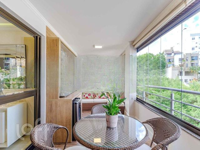 Apartamento com 125m², 3 dormitórios, 2 vagas, Menino Deus em Porto Alegre